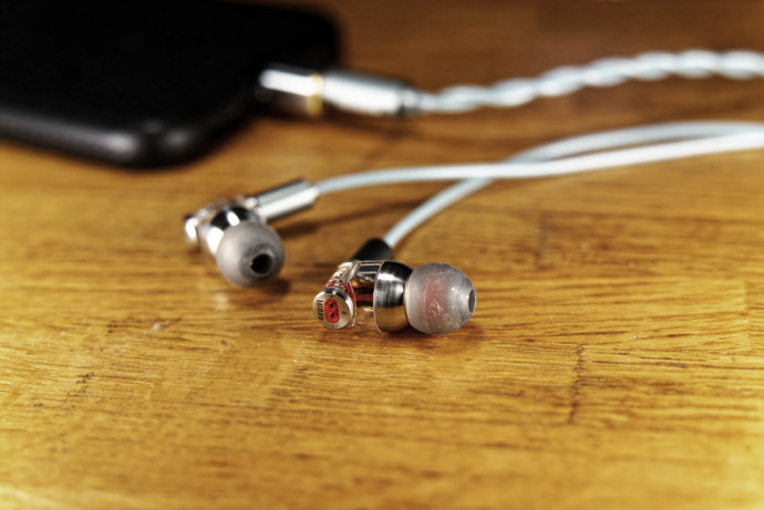 ddhifi-janus-e2020a-iem-headfonia-review-18