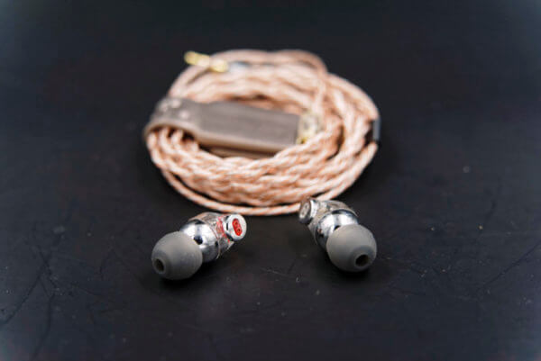 iem-ddhifi-janus2-e2020b-review-headfonia-10