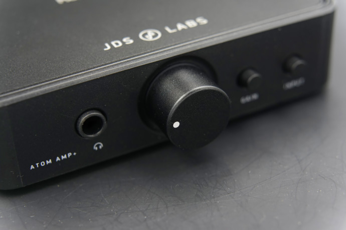 headphone-amp-jds-labs-atom+-amp-hevi-headonia-10